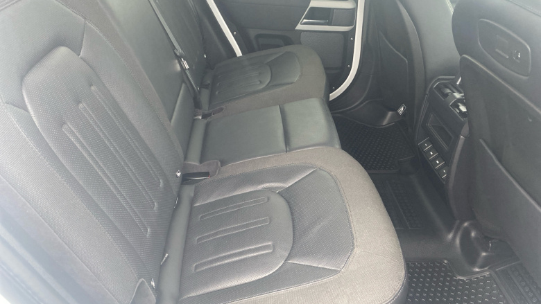 Land Rover Defender 2.0 P300 SE 110 5dr Auto Petrol Estate